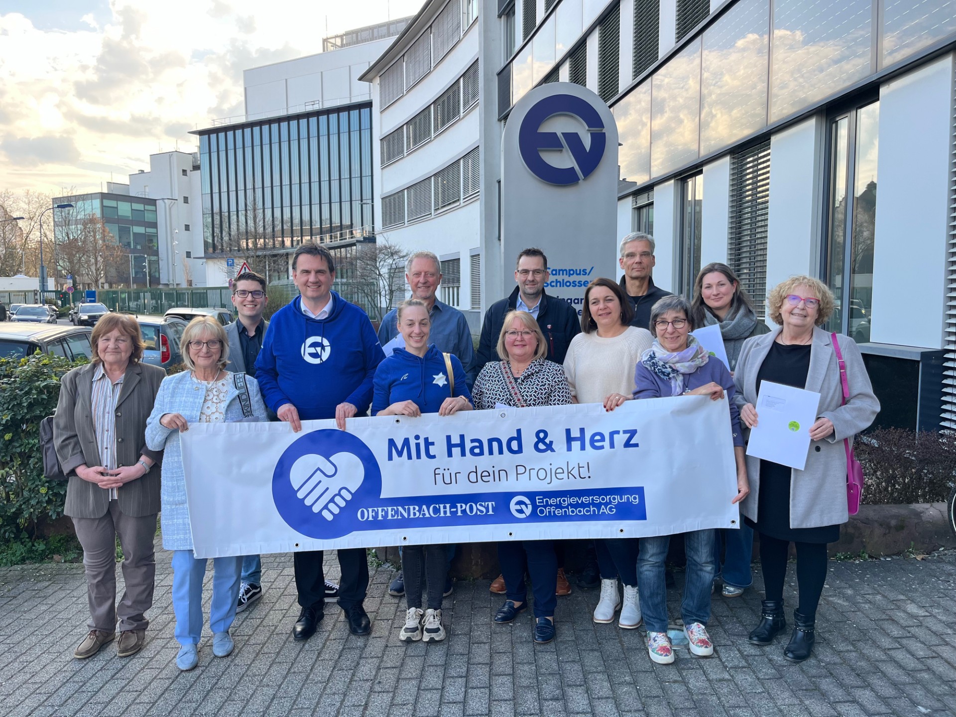 2026_03 Gruppenfoto EVO Sponsoringübergabe